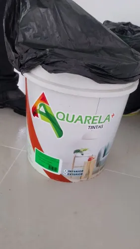 Vendo balde de tinta emborrachada branco gelo