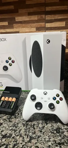 Xbox series S, com carregador e pilhas Duracell