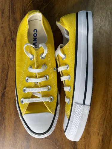 Tênis Converse Chuck Taylor All Star Ox amarelo tamanho 33 (calça 34)