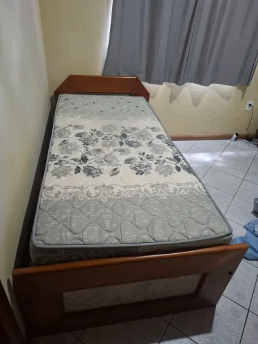 Cama de solteiro com colchão novo