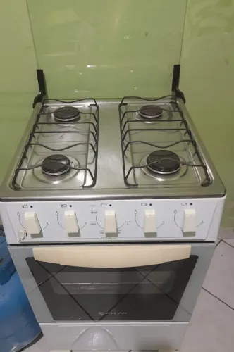 Vende-se um fogão a gás.