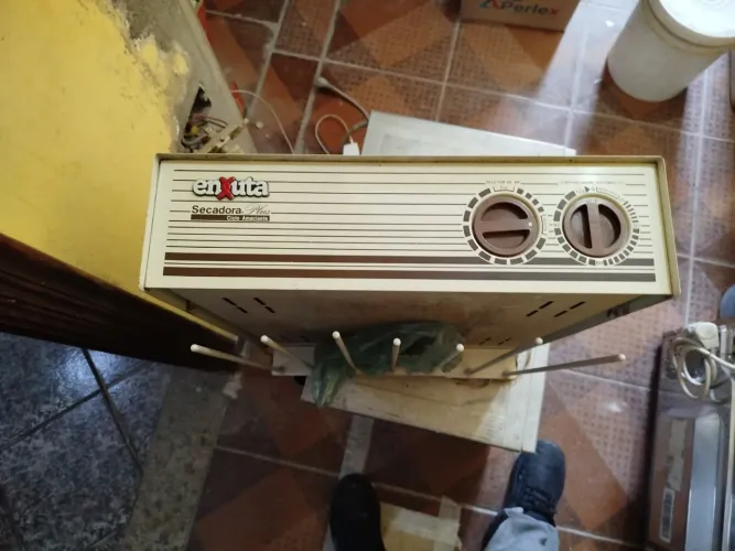 Secadora antiga funcionando 
