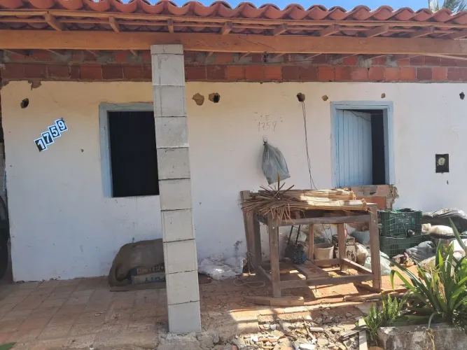 Casa à venda situada no povoado Aboboras.