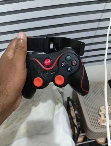 ? VENDO CONTROLE BLUETOOTH!<br><br>? Usado apenas 4 vezes<br>? Em ótimo estado<br>? Chama no PV!