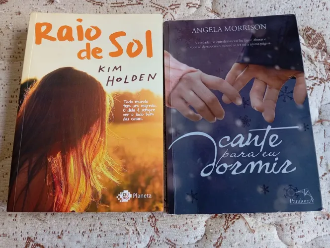 Livros de romance excelentes! Raio de Sol e Cante Para eu Dormir
