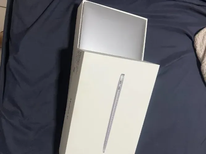 MacBook Air M1 - 8GB RAM - SSD 256GB - Bateria 99% - Apenas 30 Ciclos