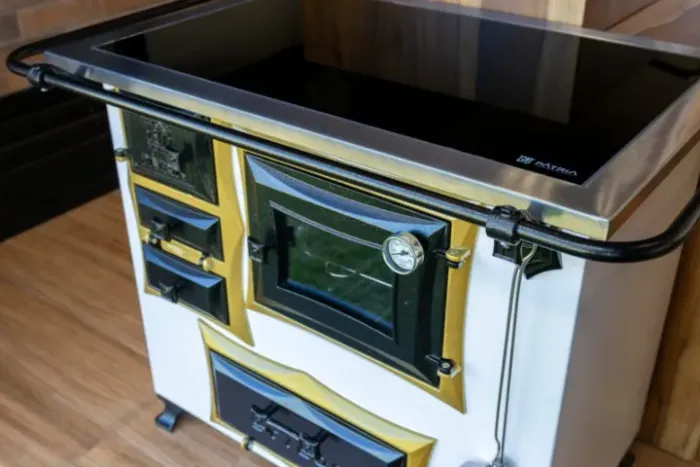 Fogão a lenha chapa vitroceramica branco com dourado forno em inox com termometro