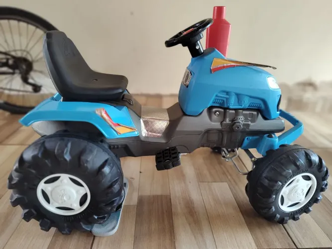 Trator Infantil de Pedal BANDEIRANTE - Excelente Estado