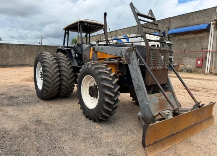 Trator Valtra BH180 Filipado 2004 + Conjunto - Entrada 10% 