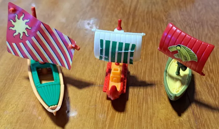 LOTE Nº 06 - MINIATURA KINDER OVO - BRINQUEDOS - BARCOS - CARAVELAS
