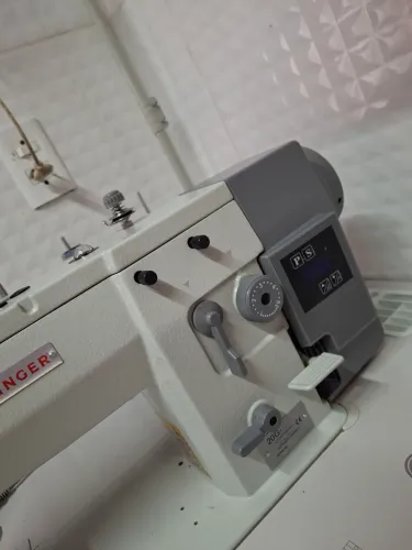 Vende-se máquina de costura