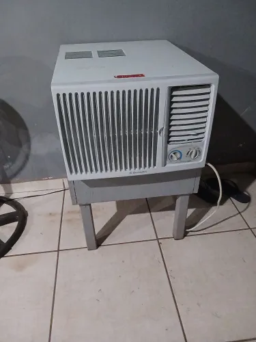 Vendo ar Electrolux 7500 btus funcionando perfeitamente e limpo gelando muito.