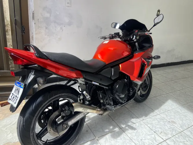 Vendo ou troco essa linda moto suzuki dois peneu topado manutenção em dias 