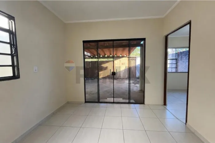 Casa no José Tonolli, Itapira-SP, 2 dormitórios, churrasqueira e garagem para 2 carros, po