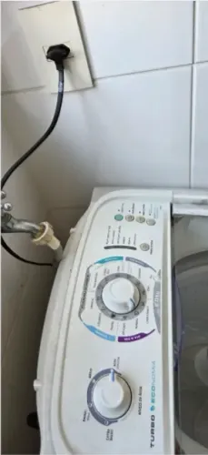 Máquina de lavar roupas Electrolux.