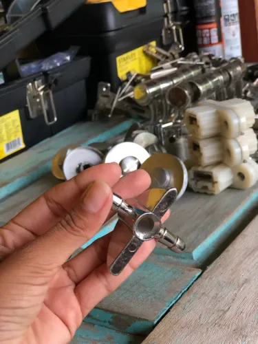 Conector / Suporte de Prateleira com Fixação (Tipo União Zamac) 