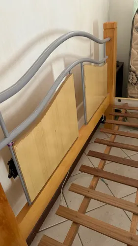 Cama de Madeira com colchão