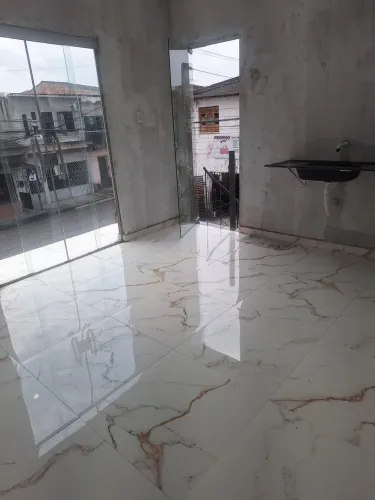 CASA ALTA E BAIXO COM PONTO COMERCIAL