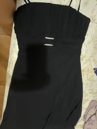 Vestido preto de festa