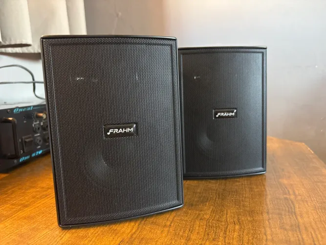 2 Caixa Acustica Frahm New Ps200 60w 8 Ohms C/ Suporte - Par Cor Preto