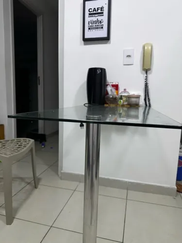 Mesa de vidro canto parede