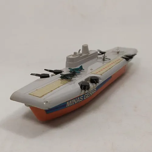 Miniatura do Navio Porta Aviões Minas Gerais. Mede aproximadamente 22,3 cm. 