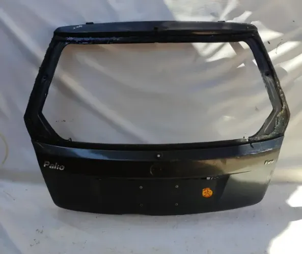 Tampa Traseira Fiat Palio Sapão 2004/2015 com detalhe