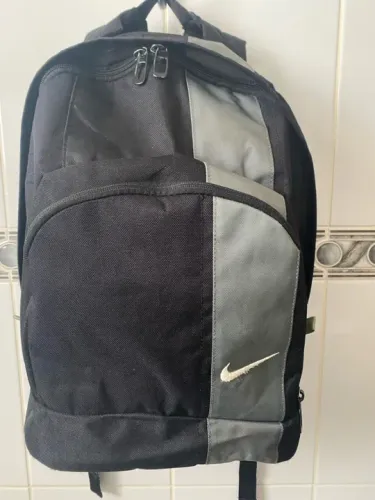 Mochila Nike preta e cinza 