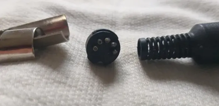 Plug din Philips macho 5 pinos, seminovo, década de 60.