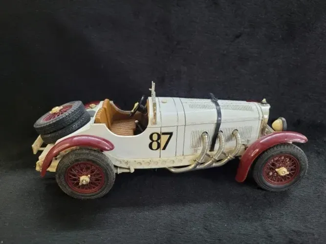 Miniatura Mercedez-benz 33k Bburago 1/18
