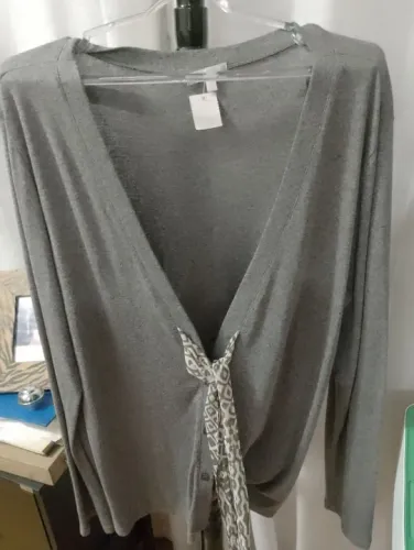 Cardigan Cinza com Detalhe em Laço. EXCELENTE ESTADO E QUALIDADE