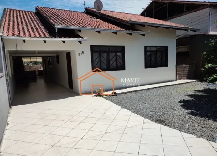 Casa 212m² Averbada com Apartamento Térreo Alugado. No Bairro Costa e Silva - Jlle - SC