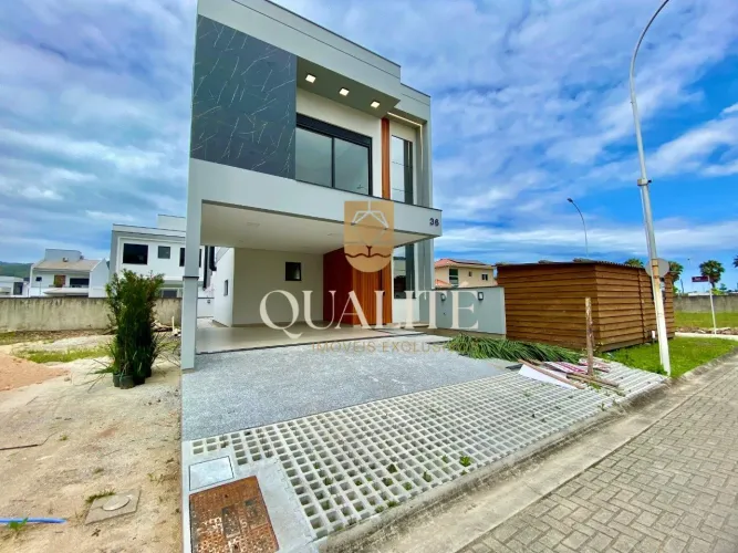 Casa em Condominio Fechado com área 165m² sendo 3 dormitórios e 4 Vaga Garagem R$1.150.000