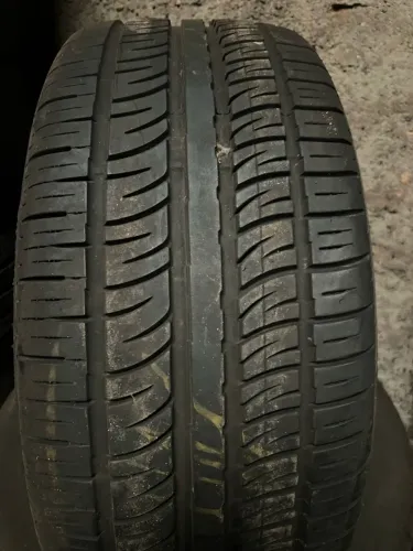 Pneu Pirelli 255/45/20  90 % Vida util.