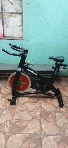 Ate 4x sem Juros - Bicicleta Spinner Athletic 5805BS - Roda Inércia 20 Kg - Profissional 