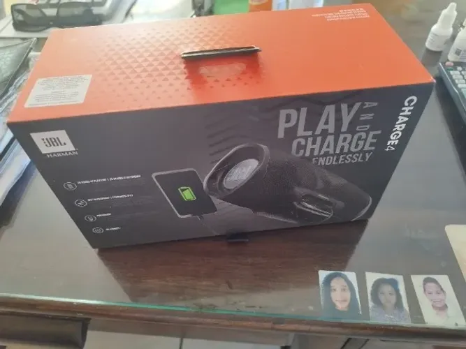 caixa de som sem fio jbl charge 4, na caixa, semi novo.