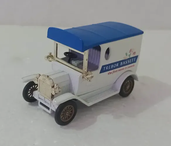 Lledo Days Gone - Ford Model T Van (Trebor Basset)