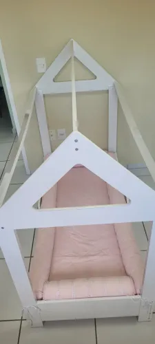 Cama infantil modelo casinha branca + Colchão e almofadas