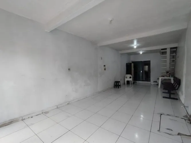 VENDO CASA DE 2 PAVIMENTOS COM 3 QUARTOS, PROX. AO SANTUÁRIO DE FÁTIMA