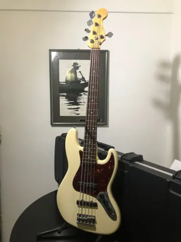 Contrabaixo FENDER 5C, made in USA, ano 2009, com CASE original FENDER