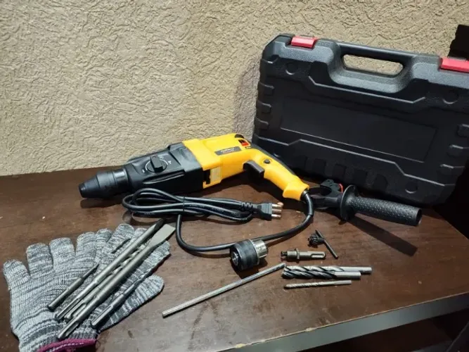 Martelo Rompedor Elétrico 1300W Hardtools - Perfuração/ Demolição Industrial