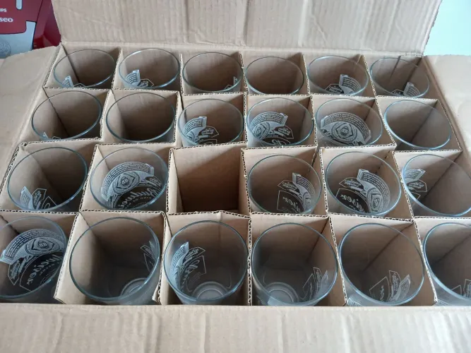 Caixa com 24 copos cerveja novos