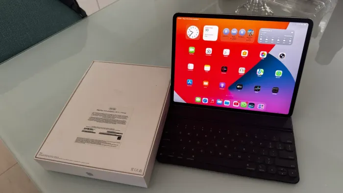 iPad Pro 12,9? 3ª Geração + Capa Teclado Bluetooth
