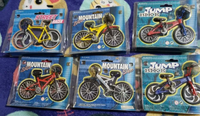 Seis Mini bicicletas. 16cm largx10cm alt.