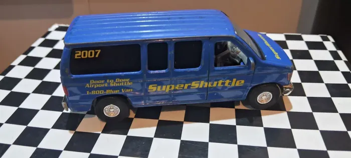 Miniatura SuperShuttle 2007 - Carrinho Colecionável