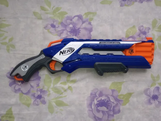 Nerf Roughcut 2X4 + Pistola Nerf mega