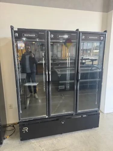 Geledeira/Expositor 3 portas frios e laticínios Ideal para Negócios!