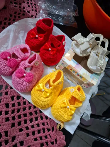 Sapatinhos de crochê artesanais para bebês