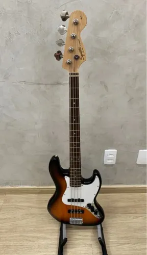 Baixo Fender Squier Affinity Jazz Bass - Cor Sunburst