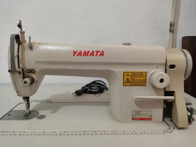 Máquina de Costura Industrial Yamata FY8500
